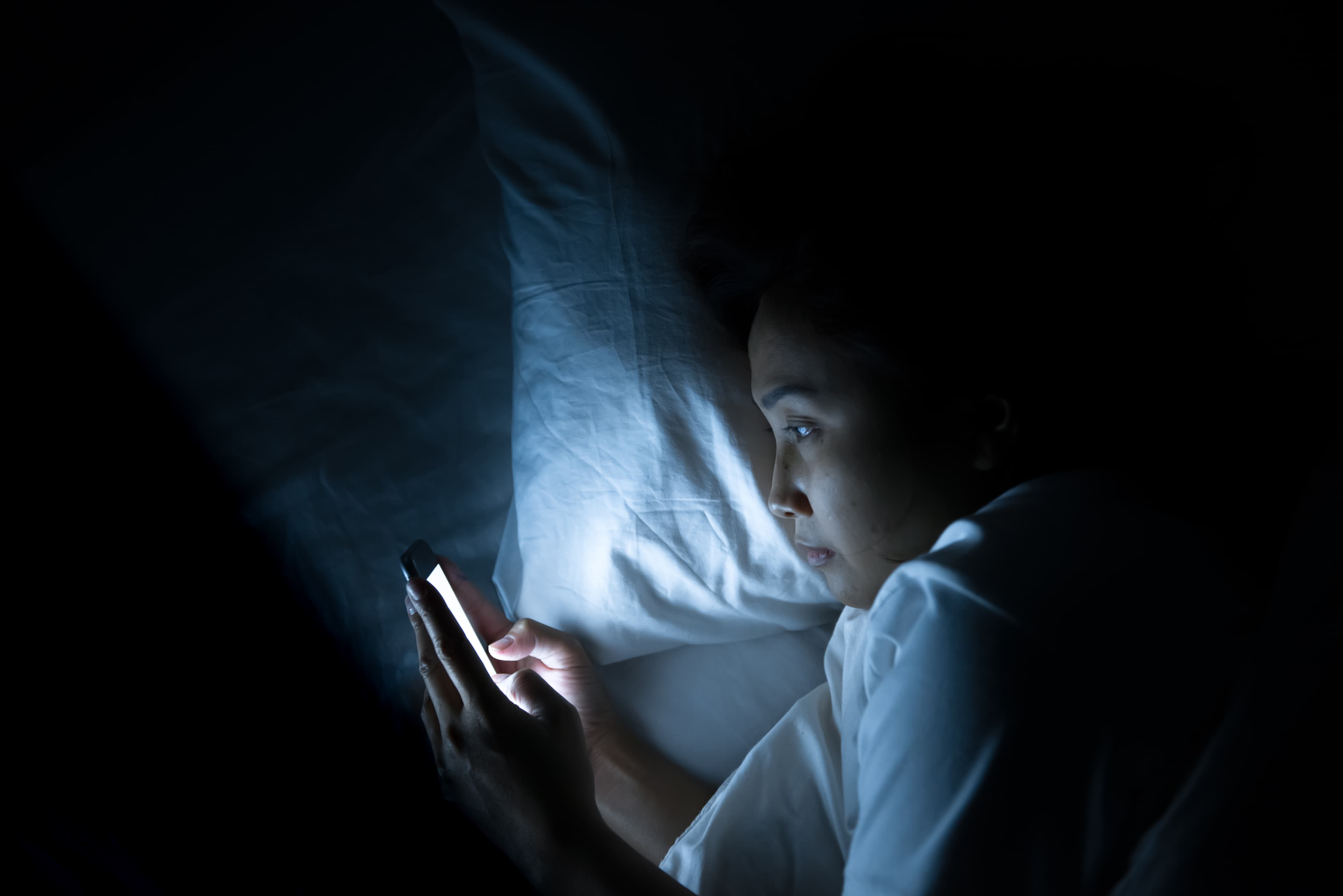 Impact de la lumière bleue sur votre sommeil et comment s'en protéger