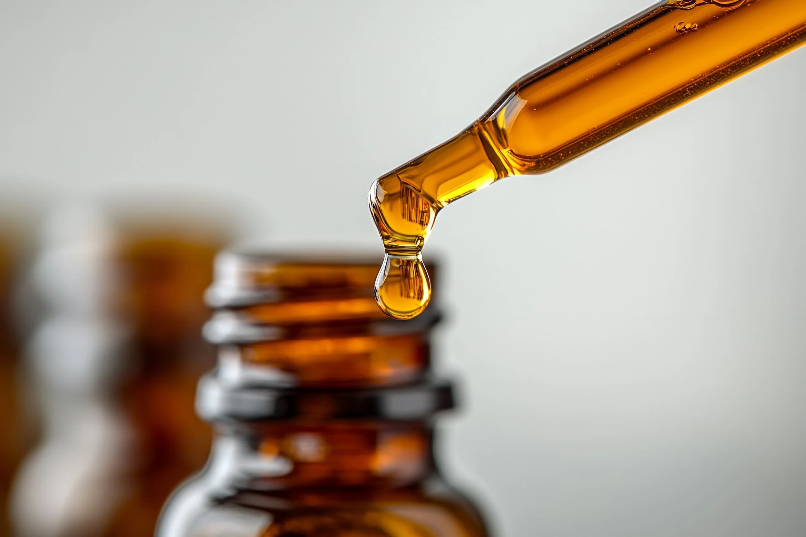 Les huiles essentielles : quels remèdes de grand-mère pour soulager le mal de gorge ?