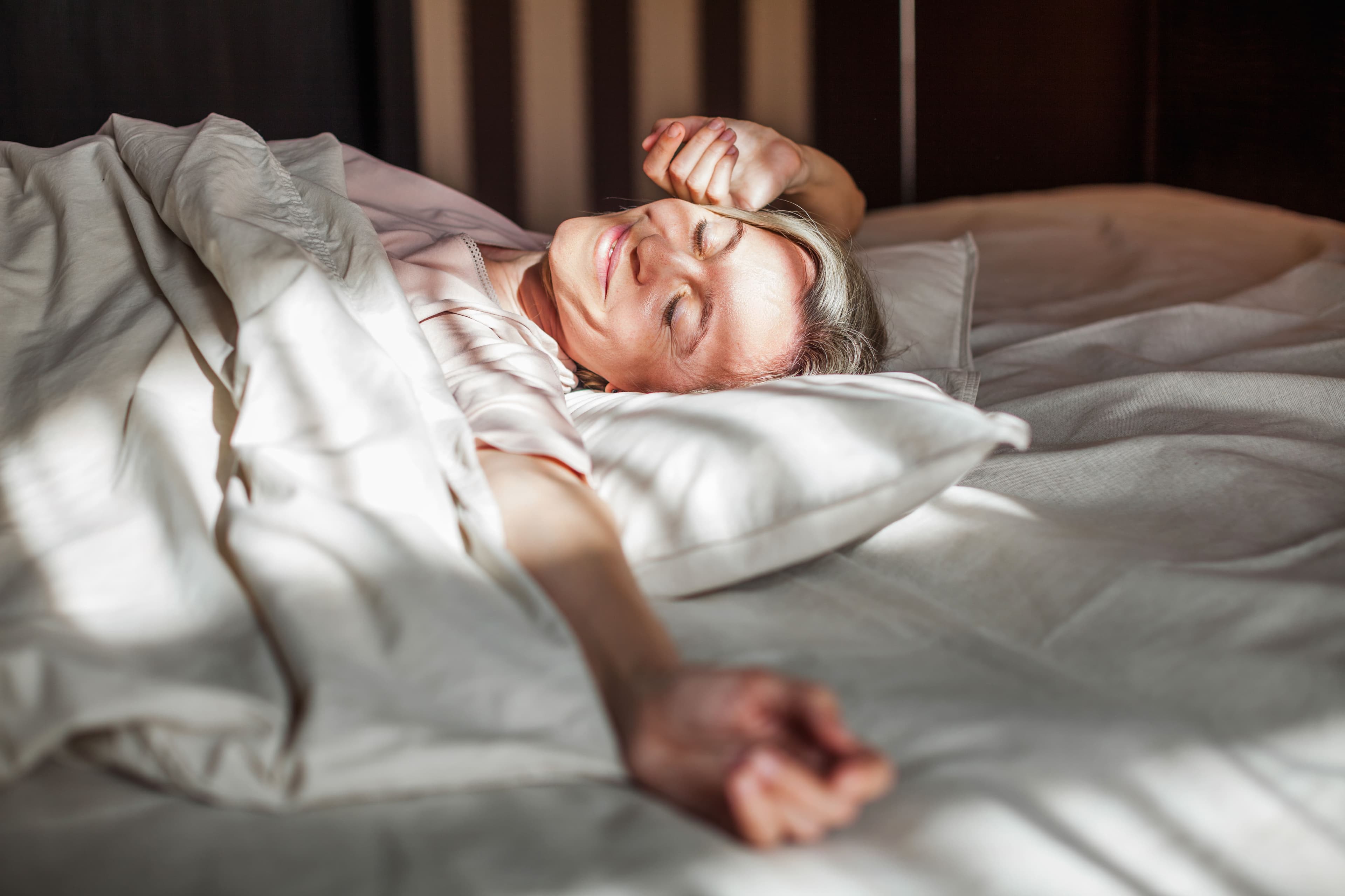 Le sommeil réparateur : combien d'heures et comment la mélatonine améliore sa qualité