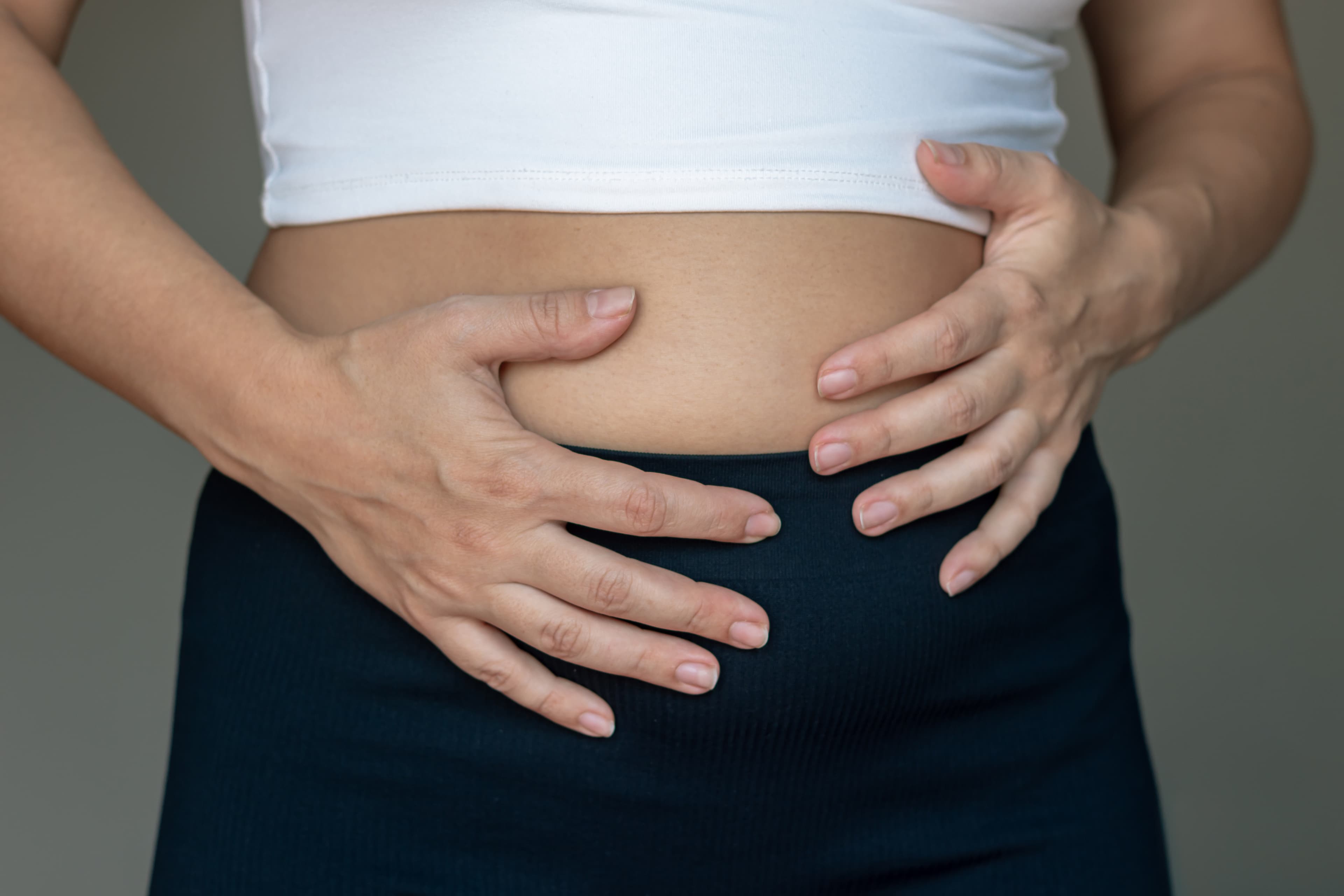 Graisse abdominale : comment l’équilibre du microbiote peut vous aider à retrouver un ventre plat ?