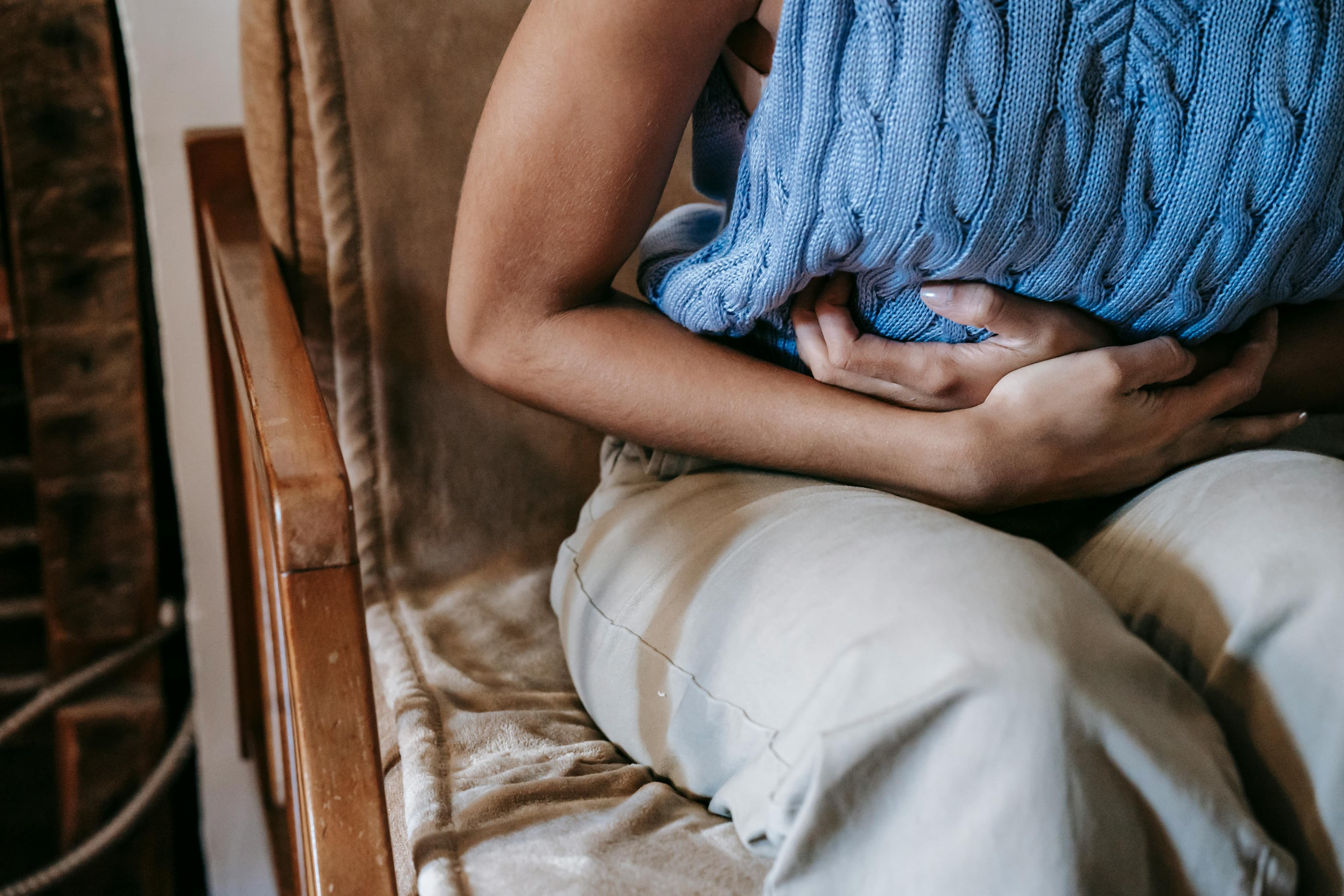 Pourquoi mon ventre gonfle-t-il après les repas ? Que faire pour l'éviter ?