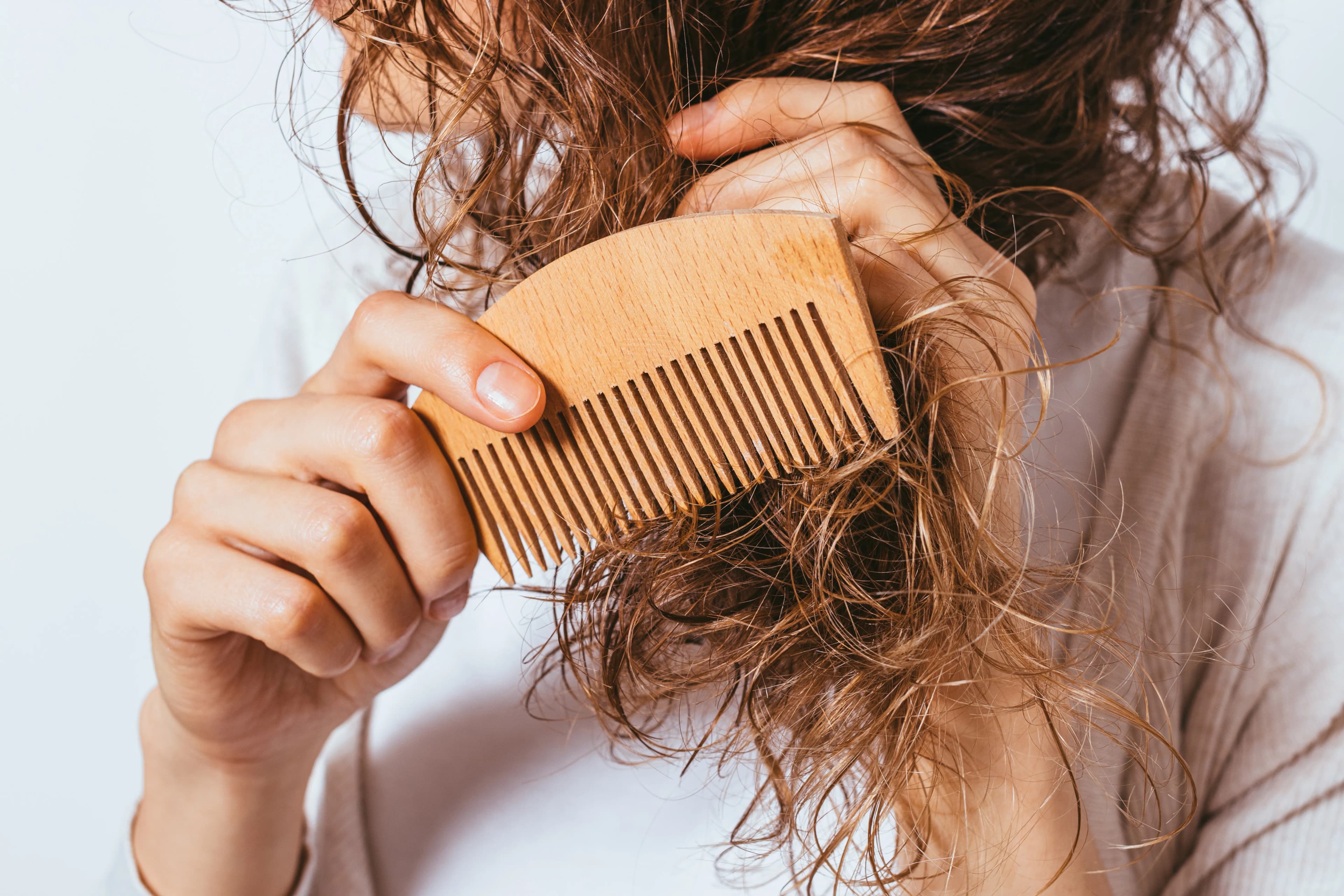Comment limiter une chute de cheveux ? Tous nos conseils !